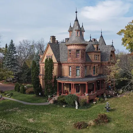 Henderson Castle Inn